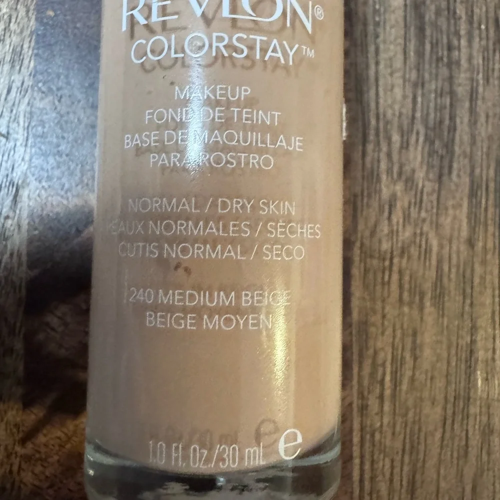 Revlon ColorStay Foundation - 240 Medium Beige